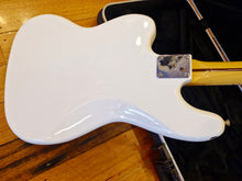 Load image into Gallery viewer, Squire Classic Vibe VI - 2016