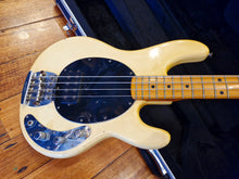Load image into Gallery viewer, Vintage Musicman Stingray 1979