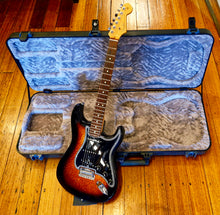 Load image into Gallery viewer, Fender USA Standard Stratocaster 2010 – Custom Heavy Orange Candy Metal Flake Burst
