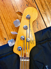 Load image into Gallery viewer, Squier Classic Vibe 60s Jazz Bass Fretless