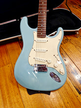 Load image into Gallery viewer, Fender special order Japanese deluxe Stratocaster - 2006