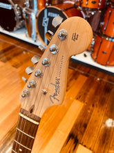 Load image into Gallery viewer, Fender American Standard Stratocaster