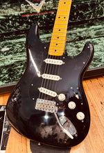 Load image into Gallery viewer, Fender David Gilmour Custom shop - 2011