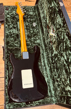 Load image into Gallery viewer, Fender David Gilmour Custom shop - 2011