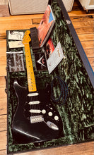 Load image into Gallery viewer, Fender David Gilmour Custom shop - 2011