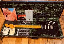 Load image into Gallery viewer, Fender David Gilmour Custom shop - 2011