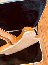 Load image into Gallery viewer, Rickenbacker 2002 Maple Glow 360/12