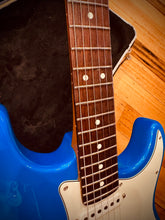 Load image into Gallery viewer, Fender Standard Stratocaster 1995 - Electric Blue