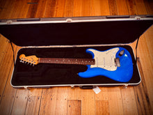 Load image into Gallery viewer, Fender Standard Stratocaster 1995 - Electric Blue