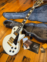 Load image into Gallery viewer, Gibson Les Paul Custom shop 2021 - Alpine White