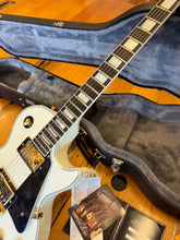 Load image into Gallery viewer, Gibson Les Paul Custom shop 2021 - Alpine White