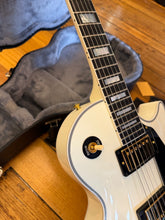 Load image into Gallery viewer, Gibson Les Paul Custom shop 2021 - Alpine White