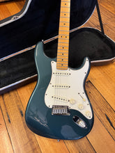 Load image into Gallery viewer, Fender Stratocaster 1984