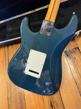 Load image into Gallery viewer, Fender Stratocaster 1984