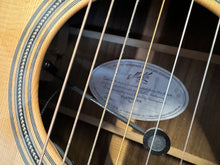 Load image into Gallery viewer, Maton Custom Shop Flatpicker