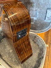 Load image into Gallery viewer, Maton Custom Shop Flatpicker