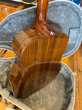 Load image into Gallery viewer, Maton Custom Shop Flatpicker