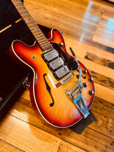 Load image into Gallery viewer, Maton Sapphire Deluxe 303/6