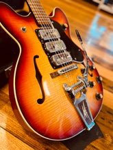 Load image into Gallery viewer, Maton Sapphire Deluxe 303/6