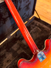 Load image into Gallery viewer, Maton Sapphire Deluxe 303/6