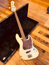 Load image into Gallery viewer, Fender 60th Anniversary Road Worn ’60s Jazz Bass