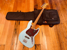 Load image into Gallery viewer, Fender Vintera 60's Jazz Bass Daphne Blue