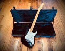 Load image into Gallery viewer, Fender American Standard Stratocaster (2015)