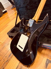 Load image into Gallery viewer, Fender American Standard Stratocaster (2015)