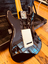 Load image into Gallery viewer, Fender American Standard Stratocaster (2015)