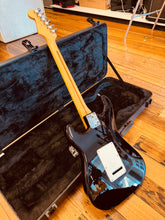 Load image into Gallery viewer, Fender American Standard Stratocaster (2015)