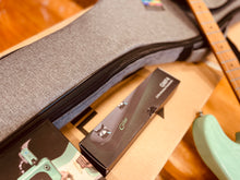 Load image into Gallery viewer, Mooer S801 GTRS Intelligent Guitar