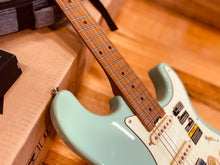 Load image into Gallery viewer, Mooer S801 GTRS Intelligent Guitar