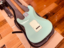 Load image into Gallery viewer, Mooer S801 GTRS Intelligent Guitar