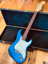 Load image into Gallery viewer, Fender Stratocaster – Made in Japan (1997) – Electric Blue