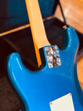 Load image into Gallery viewer, Fender Stratocaster – Made in Japan (1997) – Electric Blue
