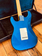 Load image into Gallery viewer, Fender Stratocaster – Made in Japan (1997) – Electric Blue