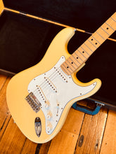 Load image into Gallery viewer, Fender Player Stratocaster