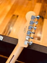 Load image into Gallery viewer, Fender Player Stratocaster