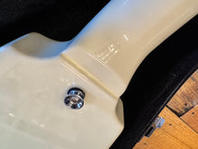 Load image into Gallery viewer, Epiphone Flying V 67' Reissue