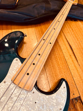Load image into Gallery viewer, Fender Jazz Bass Fretless – Crafted in Japan