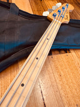 Load image into Gallery viewer, Fender Jazz Bass Fretless – Crafted in Japan