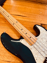 Load image into Gallery viewer, Fender Jazz Bass Fretless – Crafted in Japan