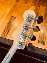 Load image into Gallery viewer, Fender Aerodyne Jazz Bass