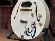 Load image into Gallery viewer, EPIPHONE ‘WHITE FANG’ ES-125TDC