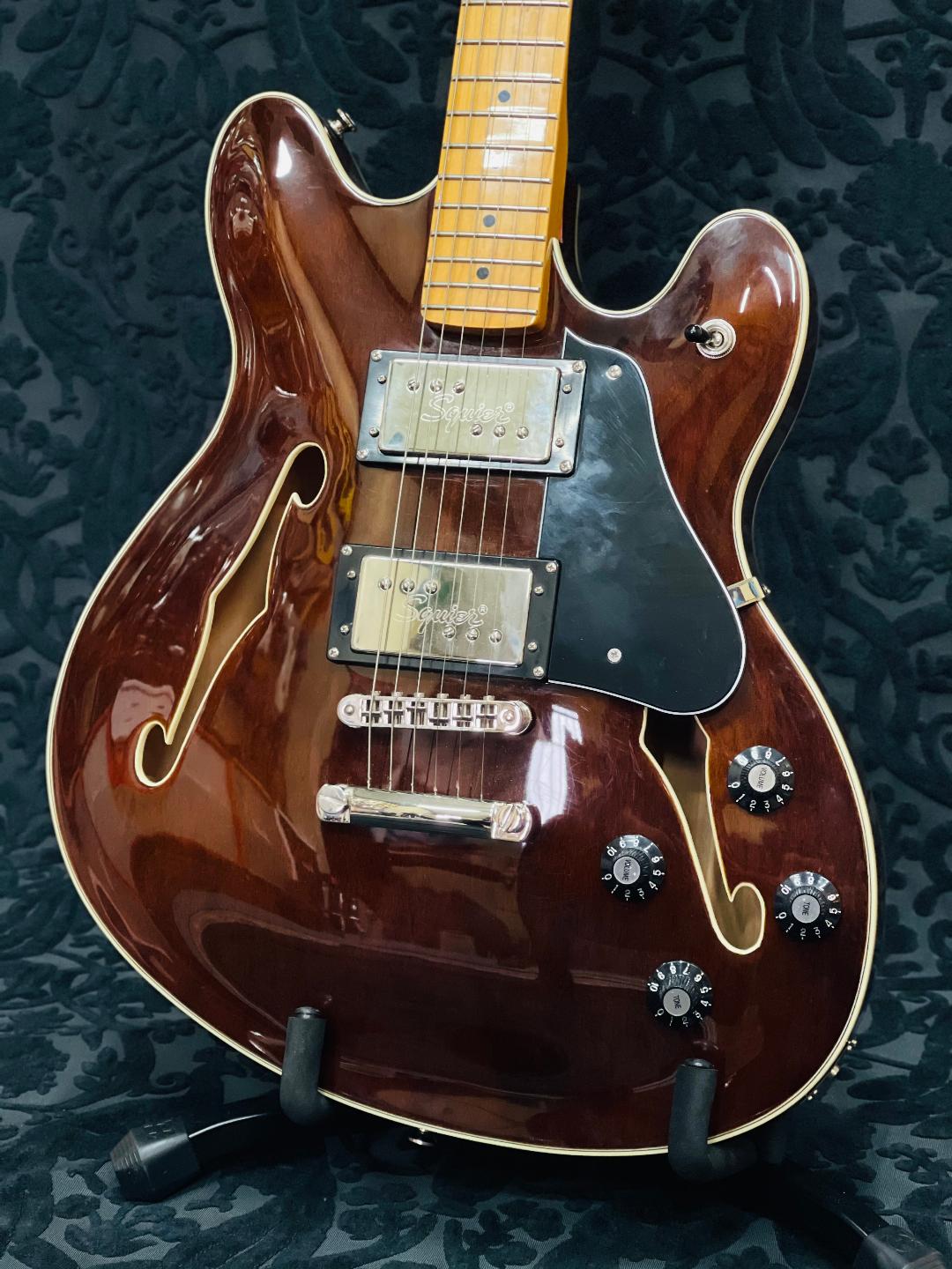 ギター Squier Starcaster Walnut Squier Classic Vibe Starcaster With Maple Neck/Fingerboard