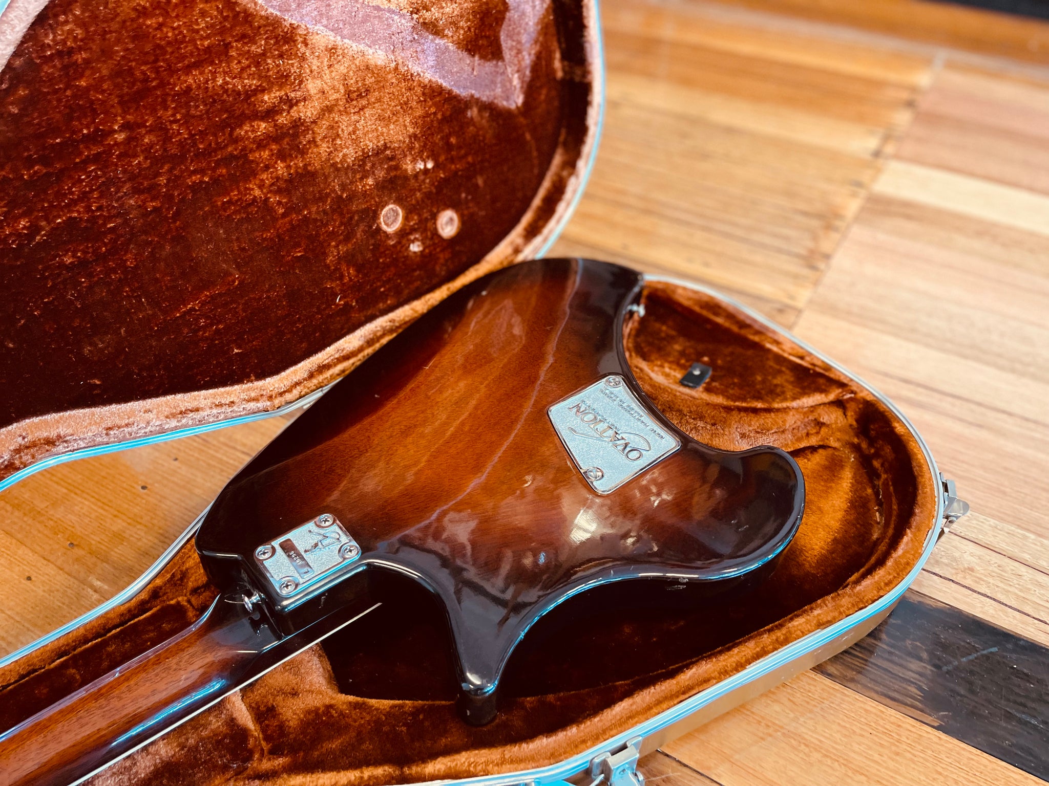 Ovation Deacon – Classic Guitars and Amps