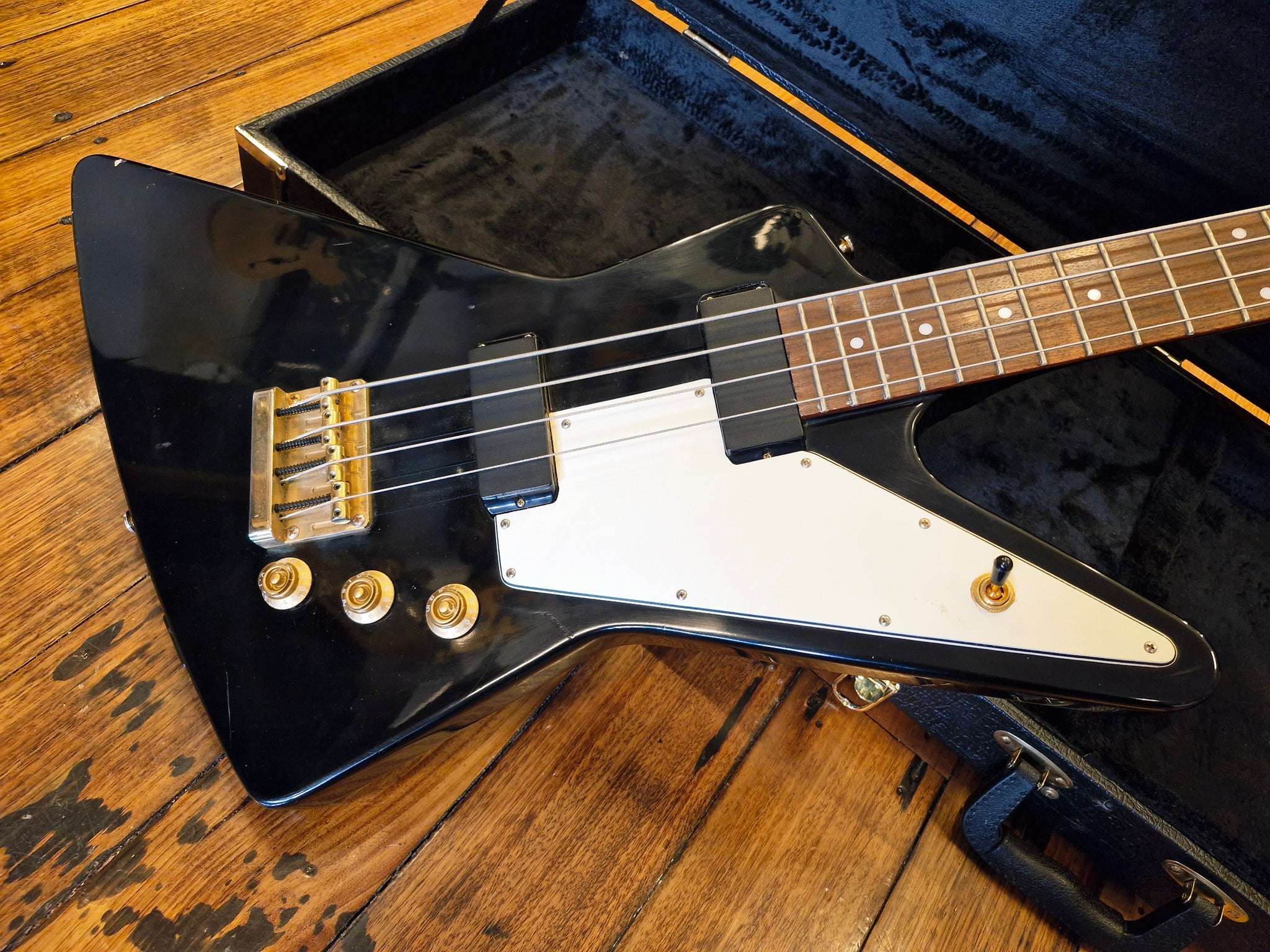 Epiphone Explorer Bass – Classic Guitars and Amps
