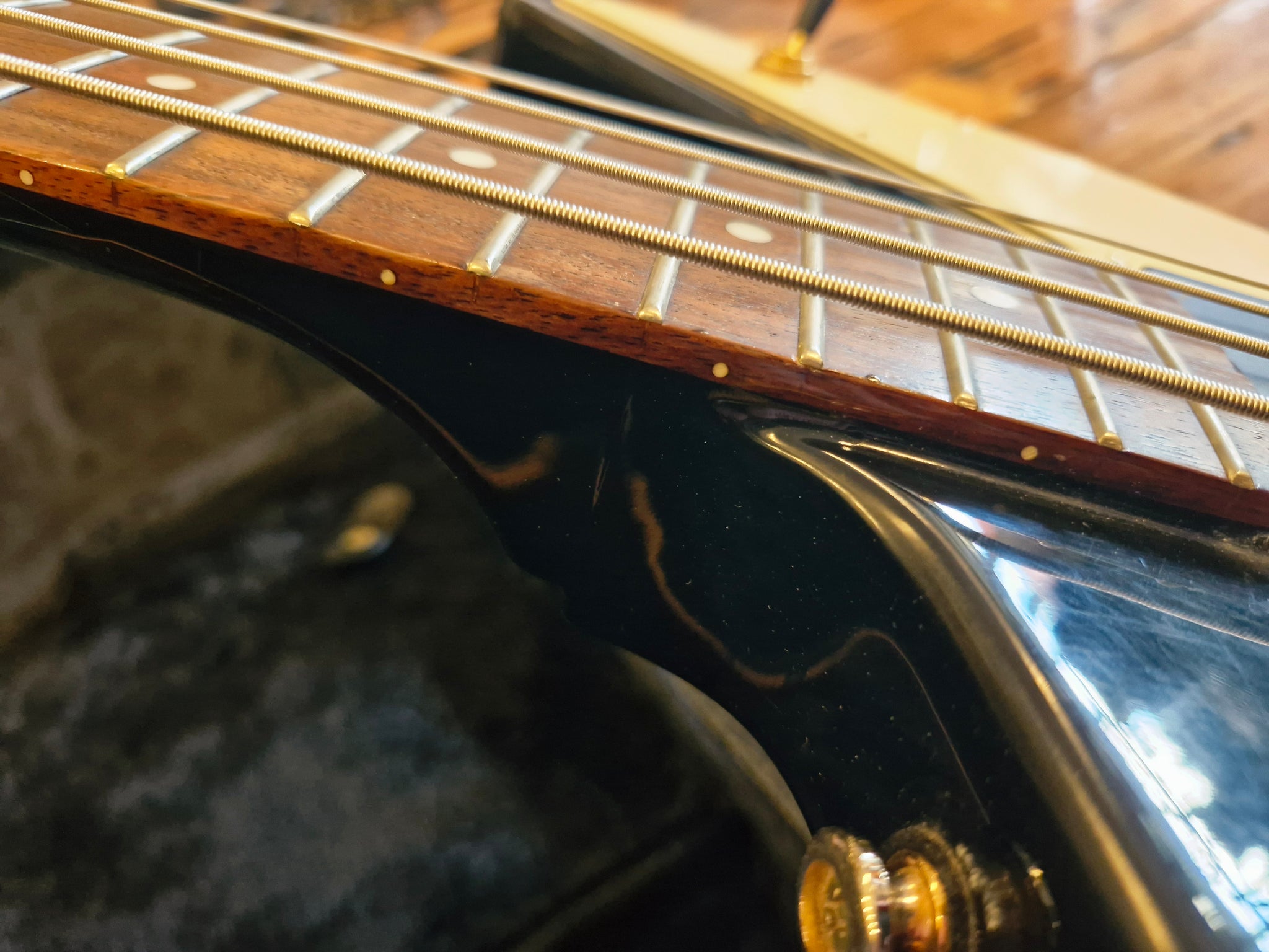 Epiphone Explorer Bass – Classic Guitars and Amps