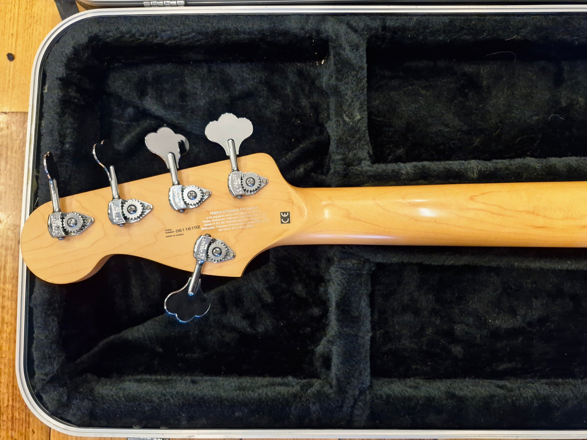 Fender Jazz Bass 24V Deluxe Series – Classic Guitars and Amps
