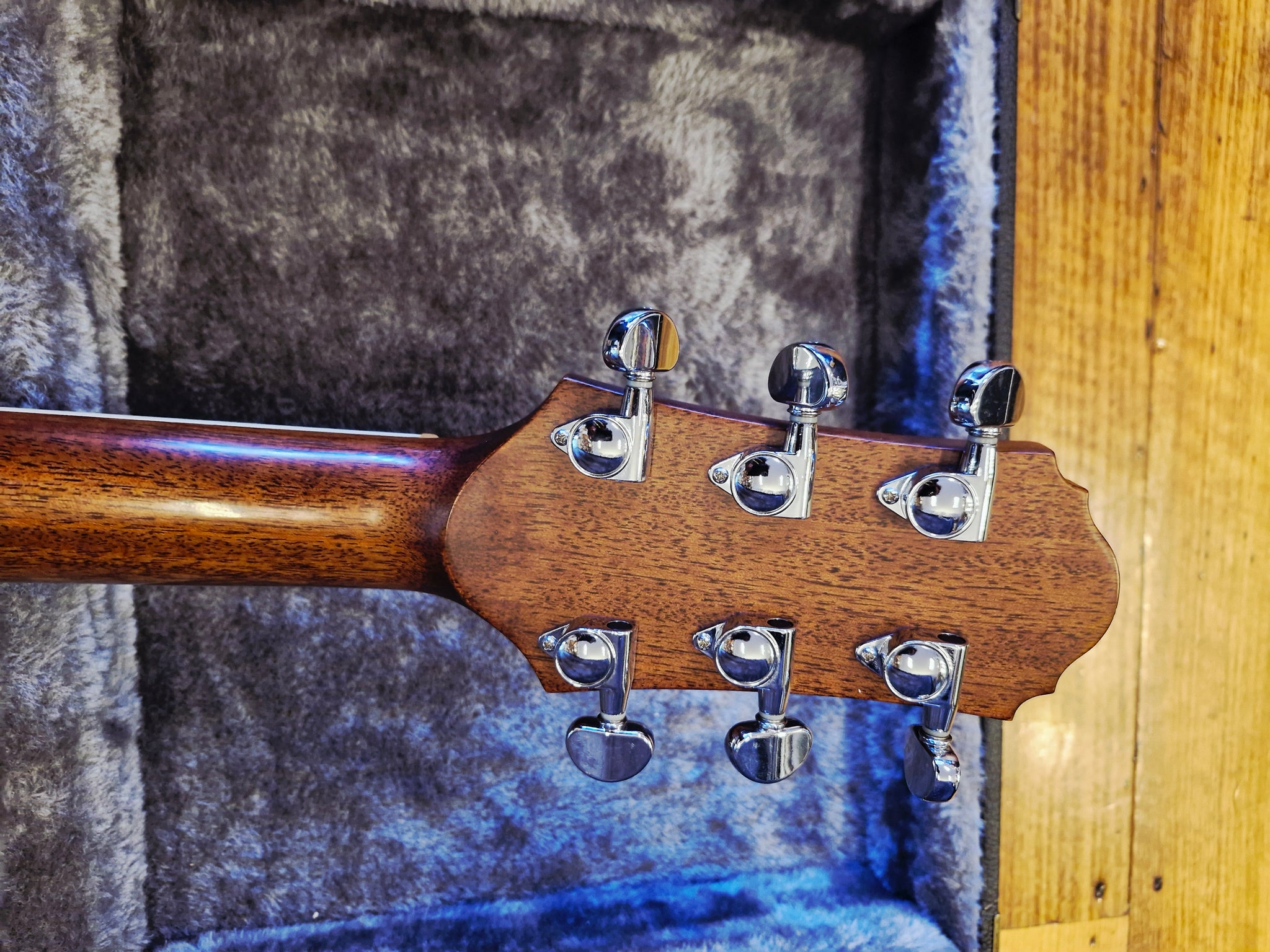Crafter SA QMOS – Classic Guitars and Amps